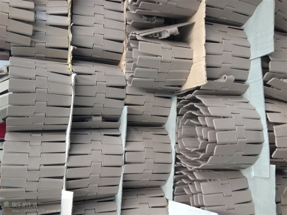 簡(jiǎn)析輸送機(jī)塑料鏈板的保養(yǎng)注意事項(xiàng)